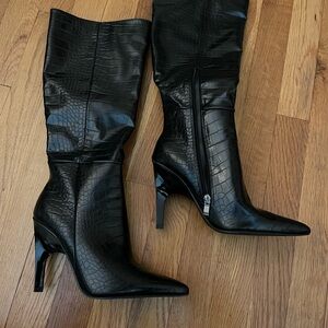 Sleek Black Croc-Patterned Heeled Boots